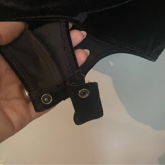 NWT Express Velvet Black Deep V Thong Bodysuit - Picture 5 of 8